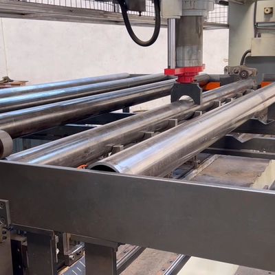 Pipe de forage de puits de pétrole sans soudure 30CrMo avec des propriétés mécaniques supérieures, une résistance à la traction élevée et une résistance à la corrosion